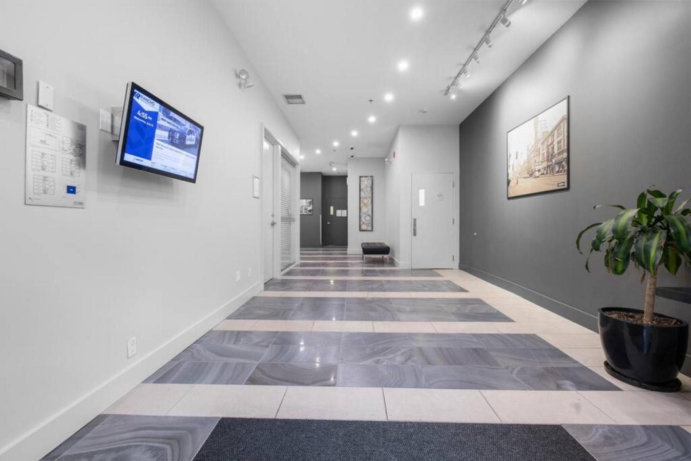 Top Floor Unit On Granville Strip Yaletown Area 溫哥華 外观 照片