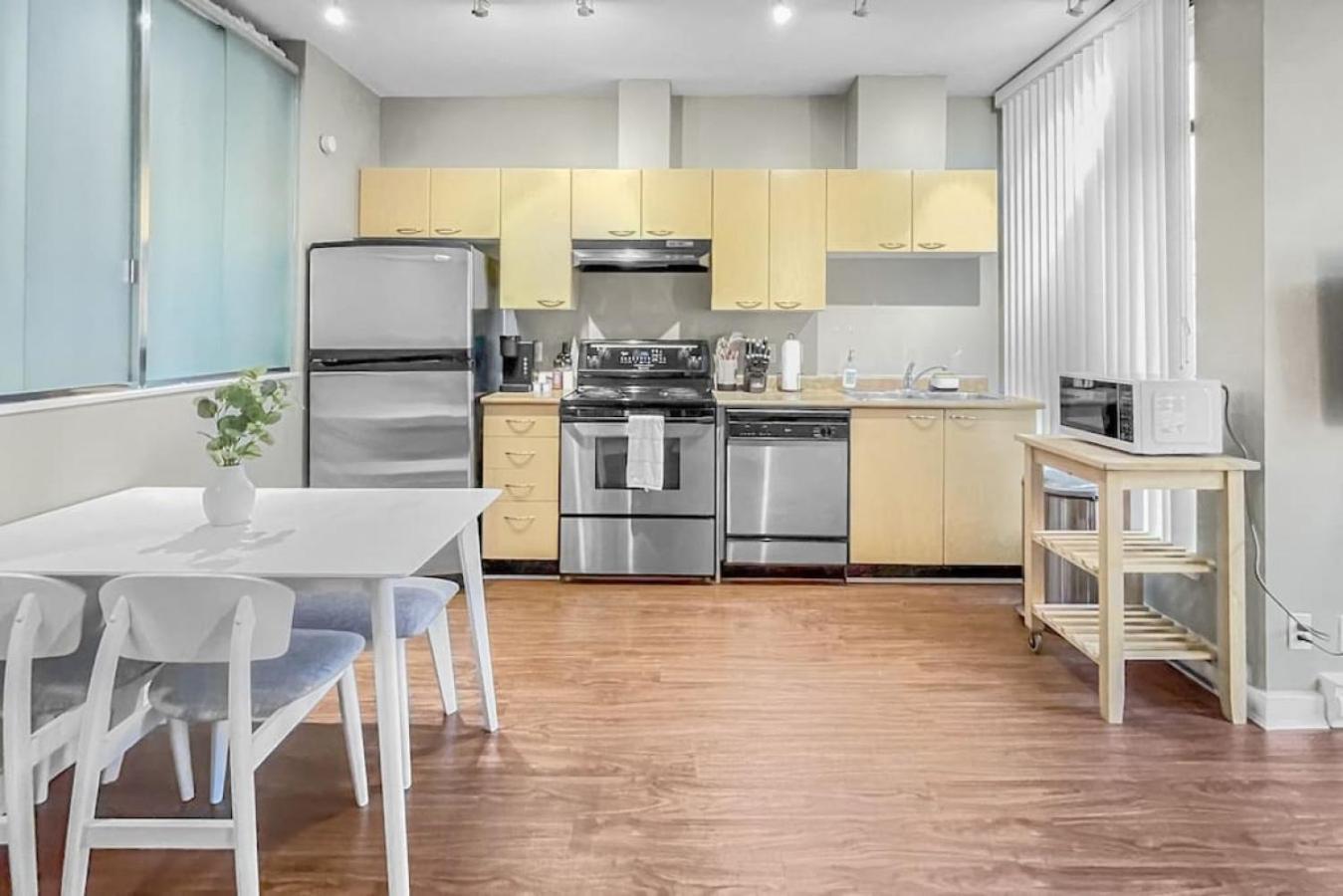 Top Floor Unit On Granville Strip Yaletown Area 溫哥華 外观 照片